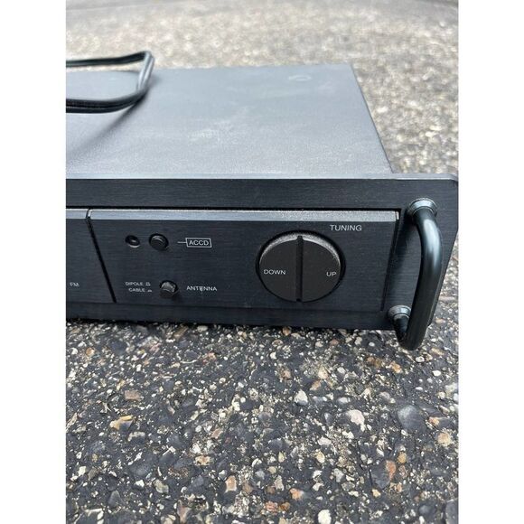 Carver CM-1090 Amp, w/ Carver TX-12 AM/FM Tuner - Picture 2 of 10